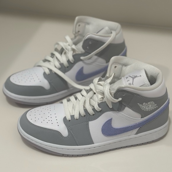 Woman’s Air Jordan 1 Mid 'Wolf Grey Aluminum’